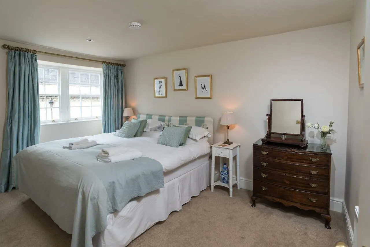 Lady Margaret'S Villa Bath 0*,